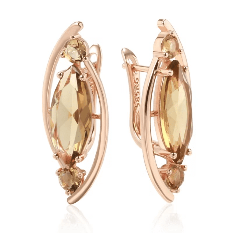 Brincos Longos de Cristal Castanho Claro. Brincos Longos, Brincos de Cristal, Brincos Elegantes, Brincos Femininos, Cristal, Metal Dourado, Pedras Preciosas, Clássico, Sofisticado, Luxuoso, Minimalista, Castanho Claro, Dourado, Neutro
Festa, Casamento, Formatura, Eventos Especiais, Dia a Dia