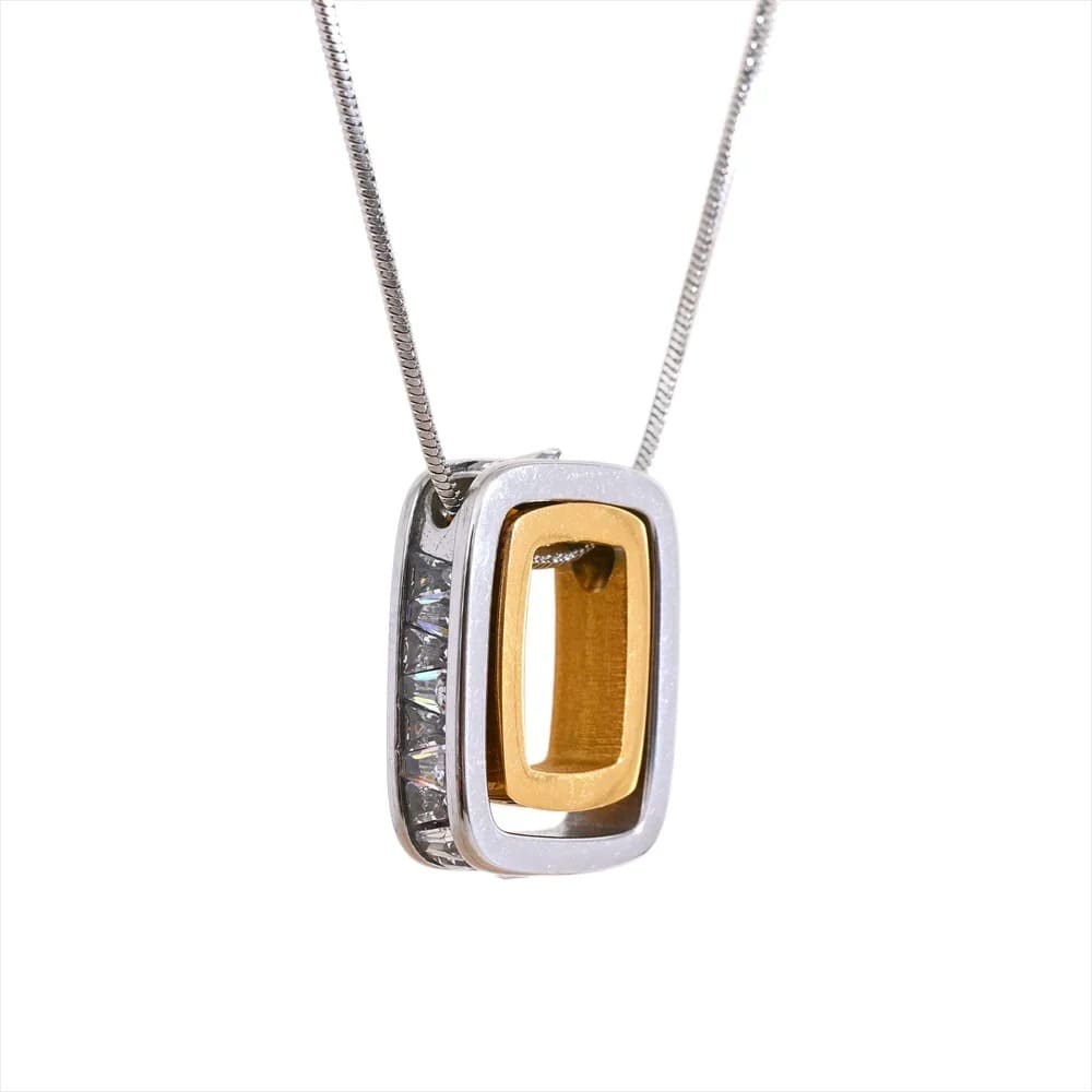 Colar Hollow Square Duo, Colar Feminino, Pingente Geométrico, Joias Minimalistas, Acessórios Elegantes, Estilo Moderno, Joias Delicadas, Moda Feminina, Presente para Ela, Colar Casual, Tendência Geométrica, Joias para Presentear, Design Sofisticado, Acessórios Femininos, Estilo Versátil, Colar Banhado a Ouro, Colar Feminino, Joias Femininas, Acessórios de Moda, Colares Elegantes, Pingente Delicado, Colar Casual, Colar Luxuoso, Tendência de Colares, Joias Versáteis, Presente para Mulheres, Colares Modernos,