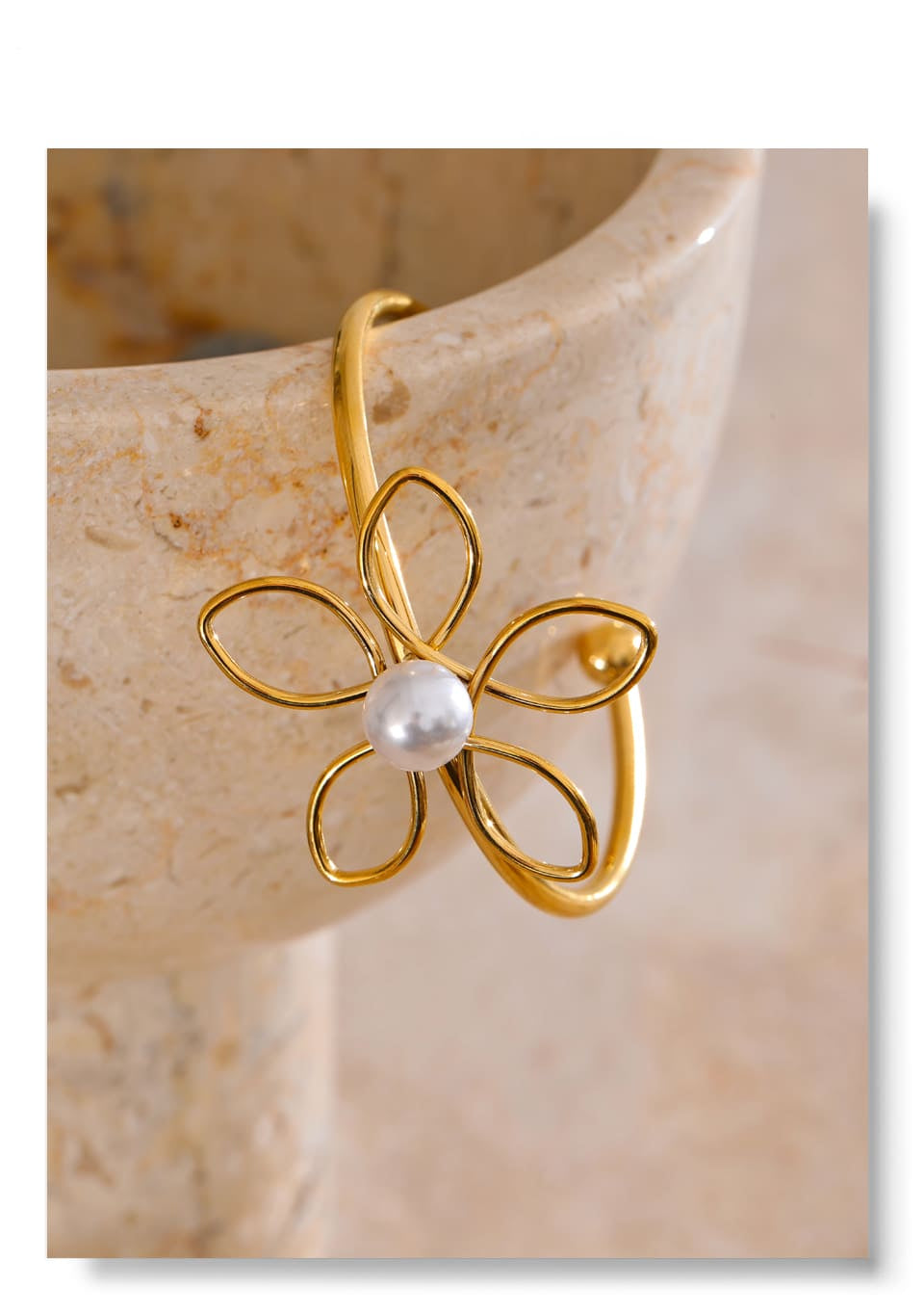 Pulseira Feminina Manguito de Flor Com Pérola