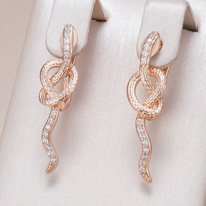 Brincos Cartier Love
Brincos Swarovski cristais
Brincos Chopard Happy Hearts
Brincos Bvlgari Serpenti
Brincos Oscar Metsavaht delicados
Brincos Amsterdam Sauer ouro
