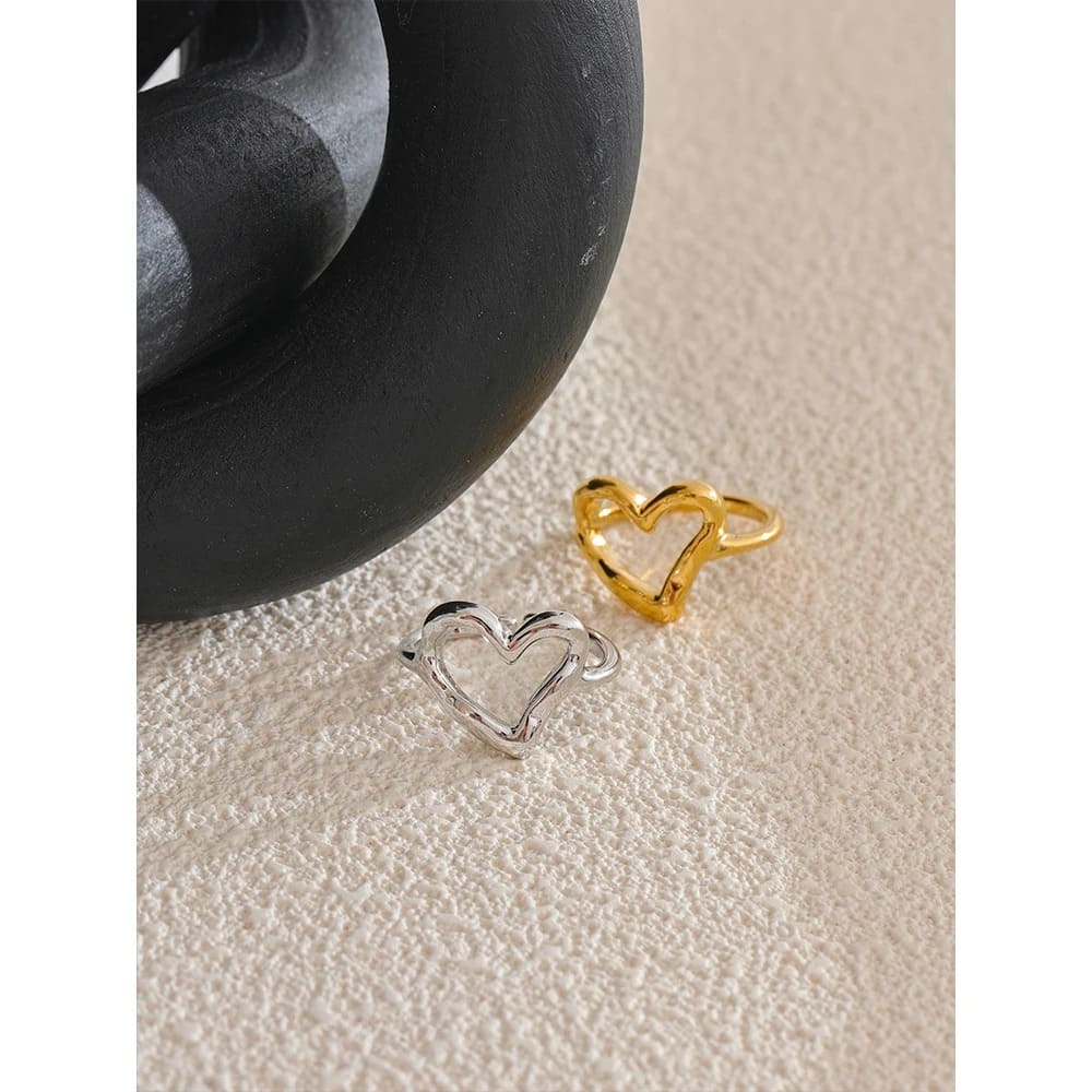 Anel Coração Oco em Aço Inoxidável – Charme e Amor em Cada Detalhe