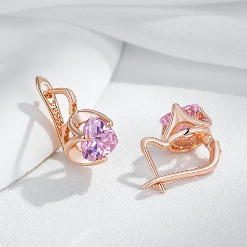 Brincos Românticos em Ouro Rosa com Zircão – Luxo e Delicadeza no Dia a Dia