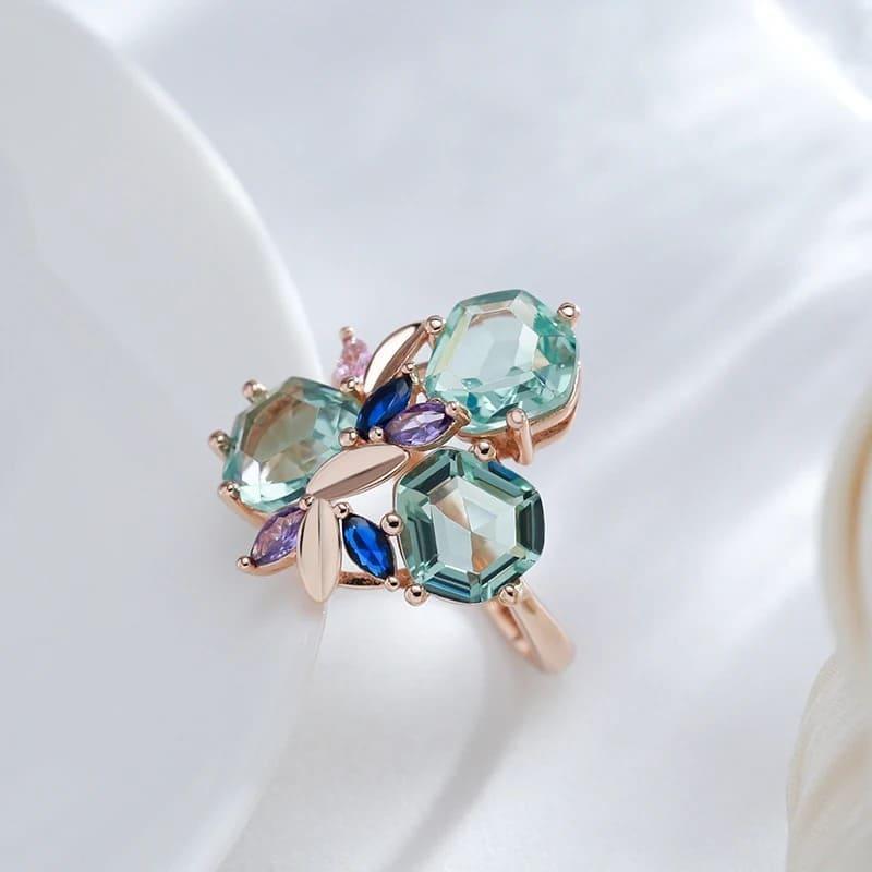 Anel Feminino Única Pedra Verde – Elegância Vintage com Toque Moderno