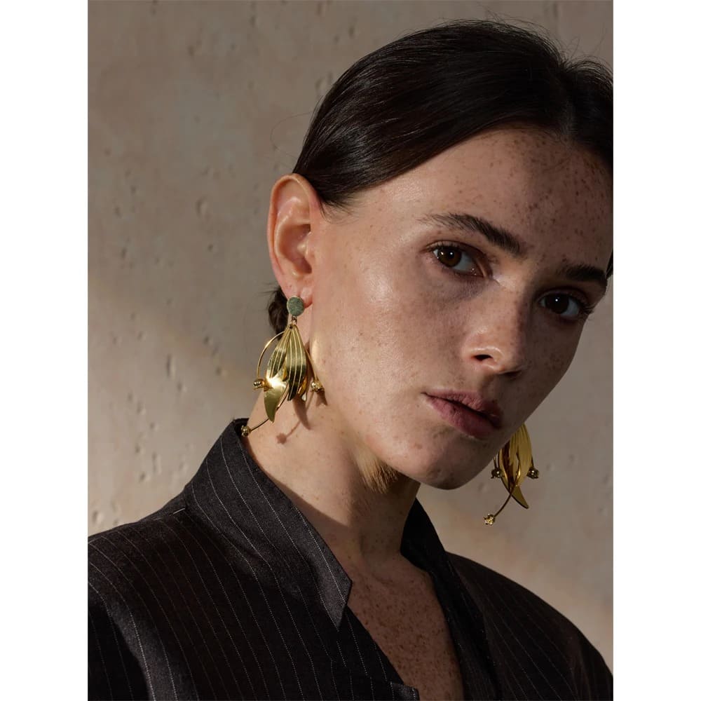 Brincos Florais em Aço Inoxidável Banhado a Ouro 18K