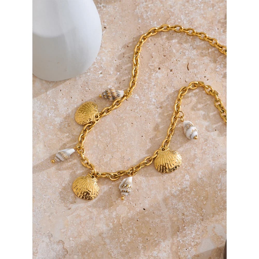 Colar Pingente de Concha Natural banhado a Ouro 18K