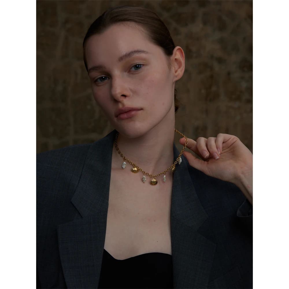 Colar Pingente de Concha Natural banhado a Ouro 18K