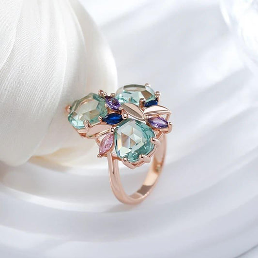 Anel pedra verde grande ouro rosa
Jóia vintage mosaico zircão losango
Anel de noiva diferente e único
Anel feminino luxo natural
Joia artesanal ouro 585
Presente especial para ela
Anel verde vibrante vintage
Peça única colecionável
Moda boho-chic com brilho
Design retrô sofisticado