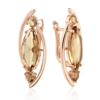 Brincos Longos de Cristal Castanho Claro. Brincos Longos, Brincos de Cristal, Brincos Elegantes, Brincos Femininos, Cristal, Metal Dourado, Pedras Preciosas, Clássico, Sofisticado, Luxuoso, Minimalista, Castanho Claro, Dourado, Neutro
Festa, Casamento, Formatura, Eventos Especiais, Dia a Dia
