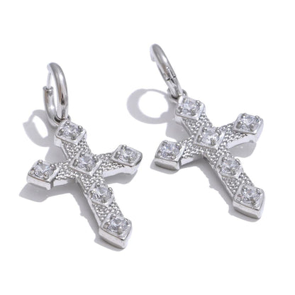 brincos com banho PVD

joias femininas aço inox

brincos leves e confortáveis

presente feminino delicado

joias minimalistas com brilho

acessórios dourados femininos

cruz com zircônia feminina

brincos de fé modernos

brincos estilo clássico religioso

brincos que não escurecem
