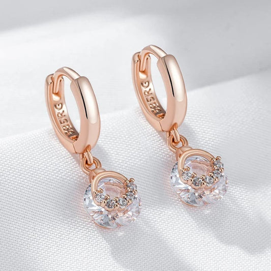 brincos rosa ouro 585

brincos com zircônia natural

brincos femininos elegantes

joias finas femininas

brincos para uso diário

brincos antialérgicos femininos

acessórios de moda para mulheres

presente feminino sofisticado

brincos delicados com cristal

brincos de luxo acessível