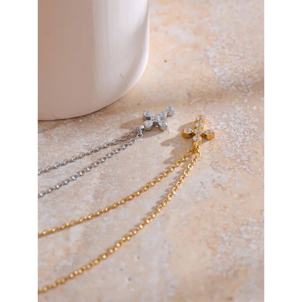 Colar Pingente Cruz Brilhante