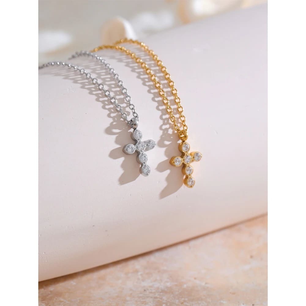 Colar Pingente Cruz Brilhante