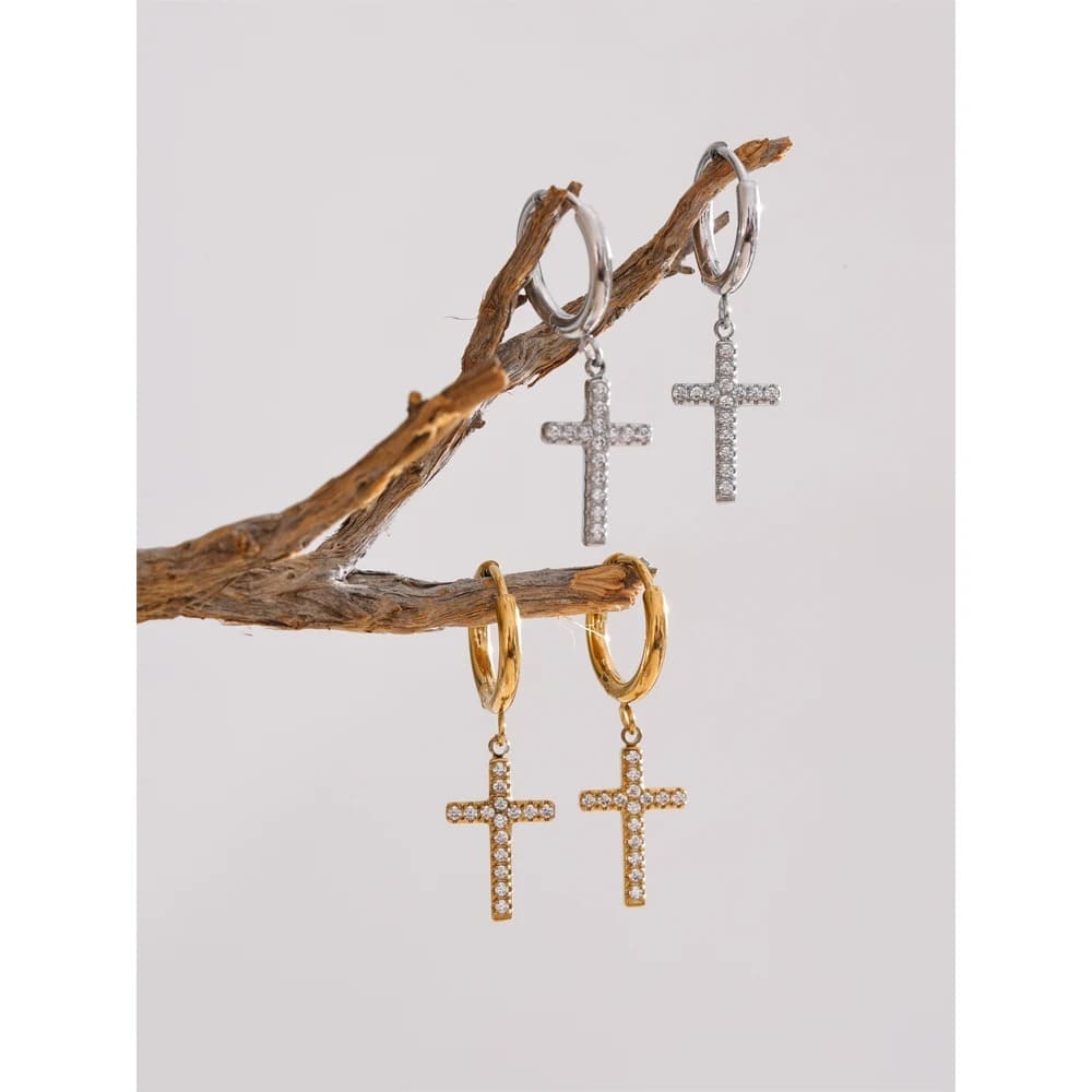 Brincos Feminino Cruz com Gota em Zircônia Cúbica.