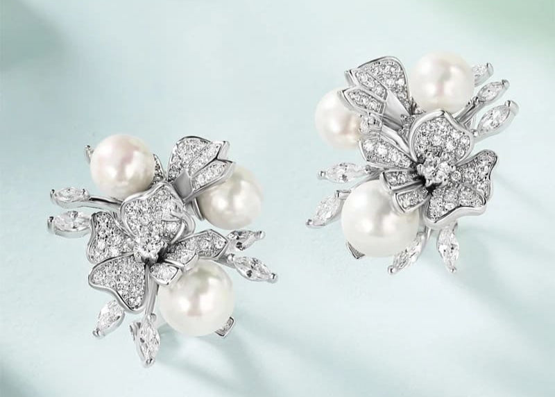 Brincos Flor em Pérola de Concha e Zircão