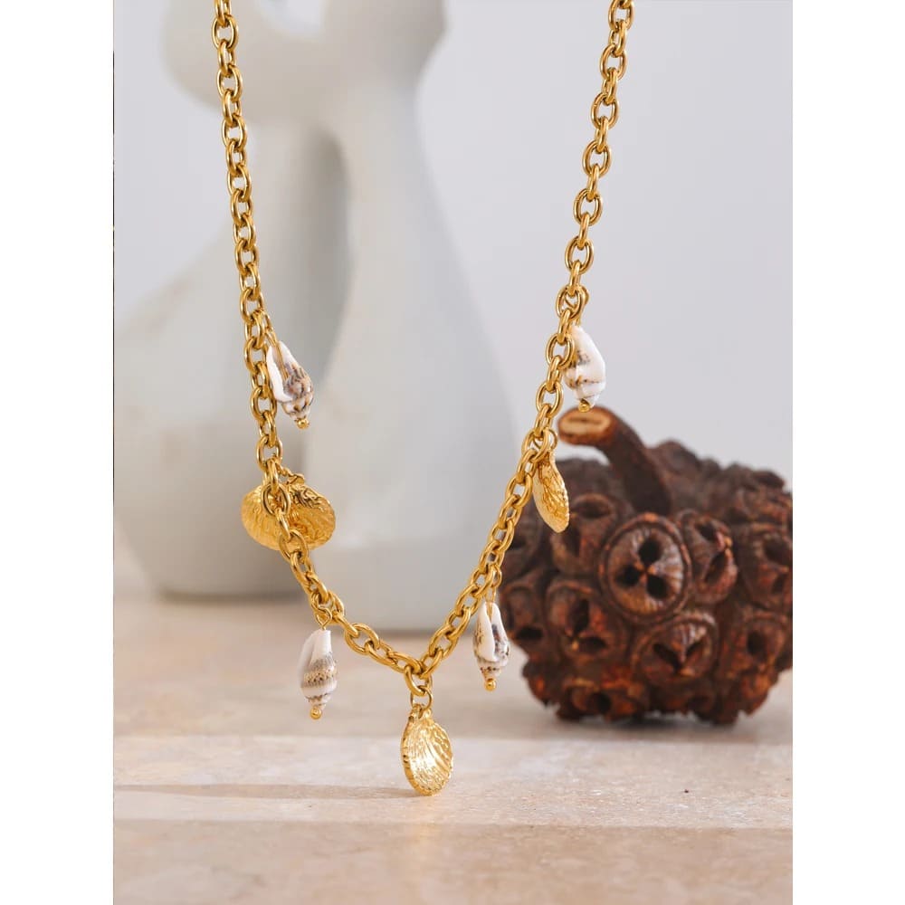 Colar Pingente de Concha Natural banhado a Ouro 18K